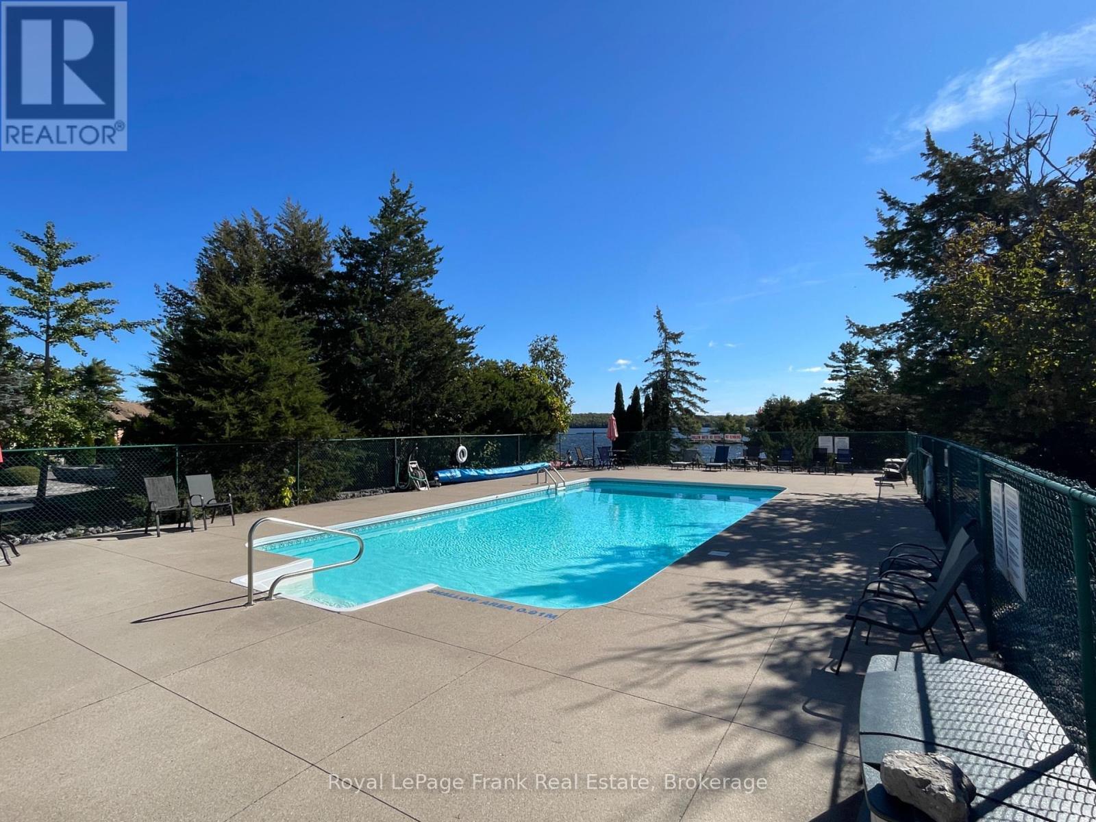 COMMUNITY POOL OVERLOOKING THE LAKE - 3 Ports Drive, Kawartha Lakes (Bobcaygeon), ON