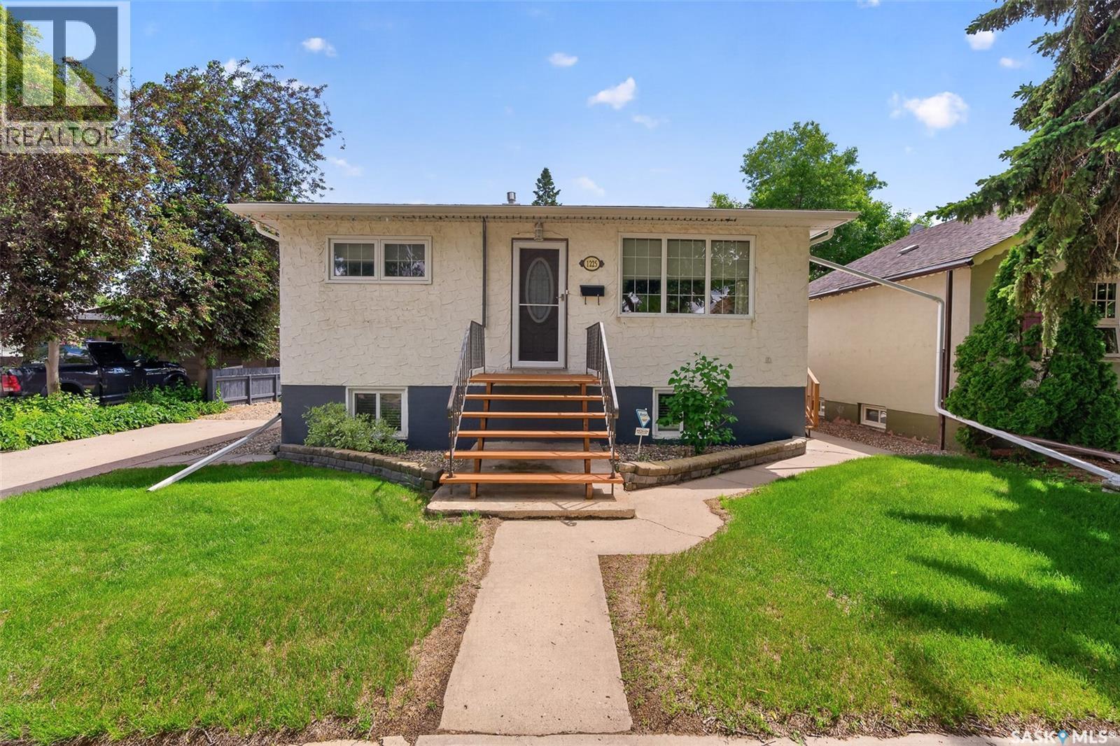 1225 Grafton Avenue, Moose Jaw, SK