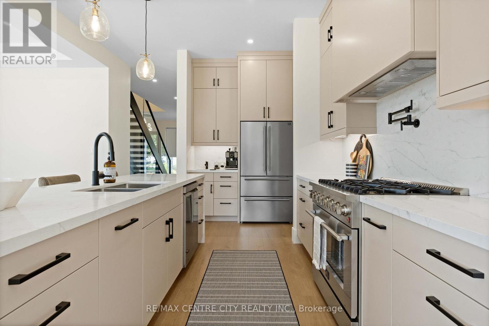 Plenty of cupboards space - 53900 Heritage Line, Bayham (Richmond), ON