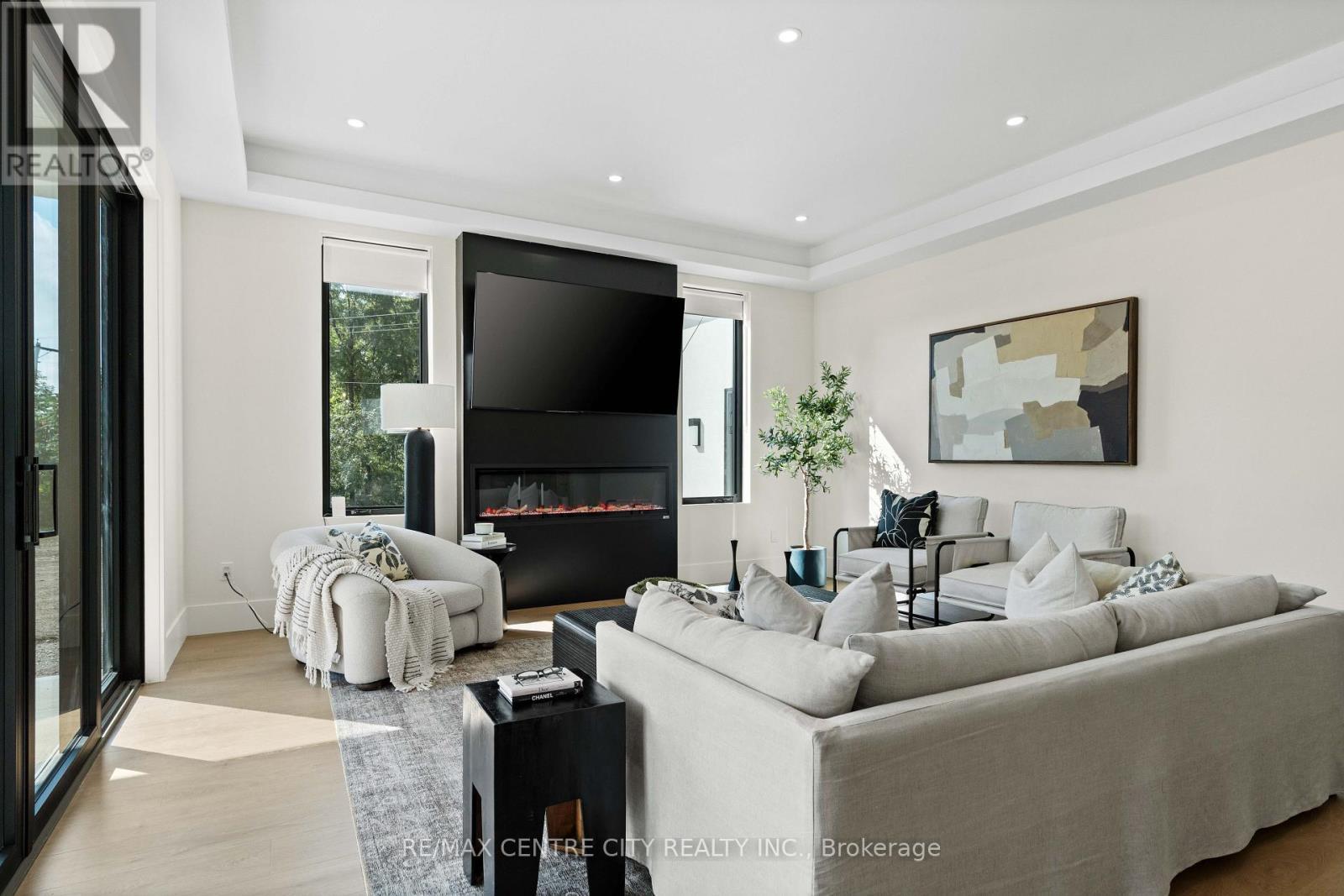 Filled with natural light - 53900 Heritage Line, Bayham (Richmond), ON