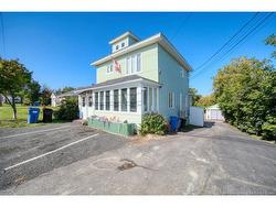 745 Bridge Bathurst, NB E2A 1W9