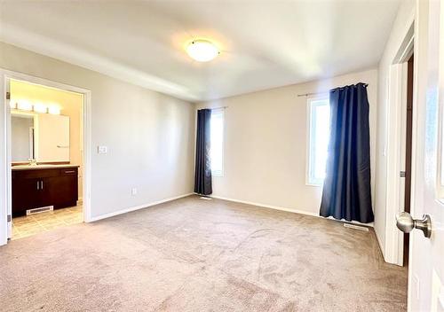 18 Sablewood Rd, Winnipeg, MB 