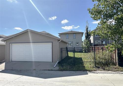 18 Sablewood Rd, Winnipeg, MB 