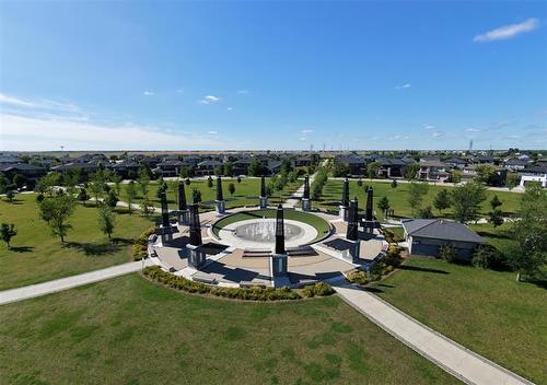 18 Sablewood Rd, Winnipeg, MB 
