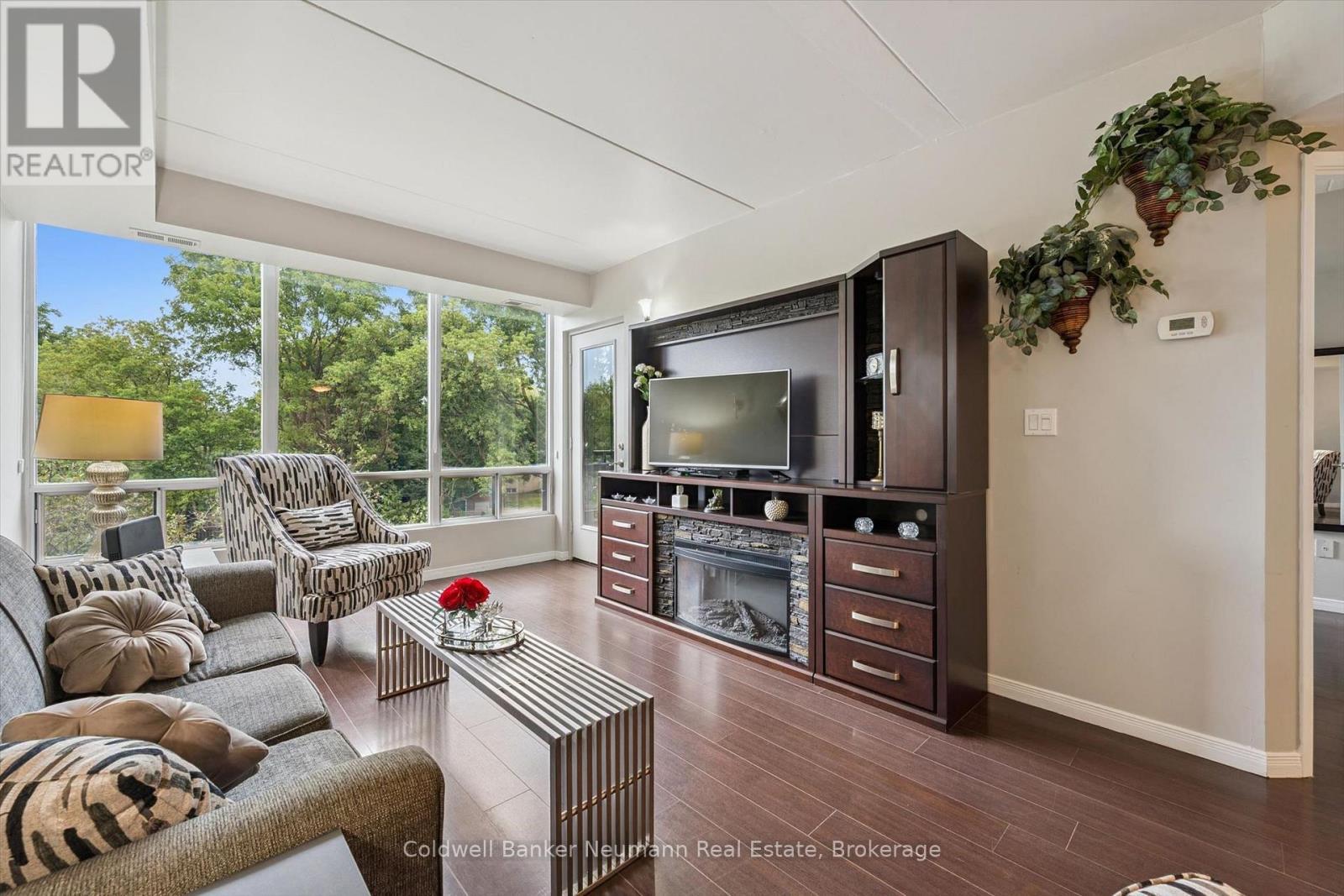 314 - 105 Bagot Street, Guelph (Junction/Onward Willow), ON