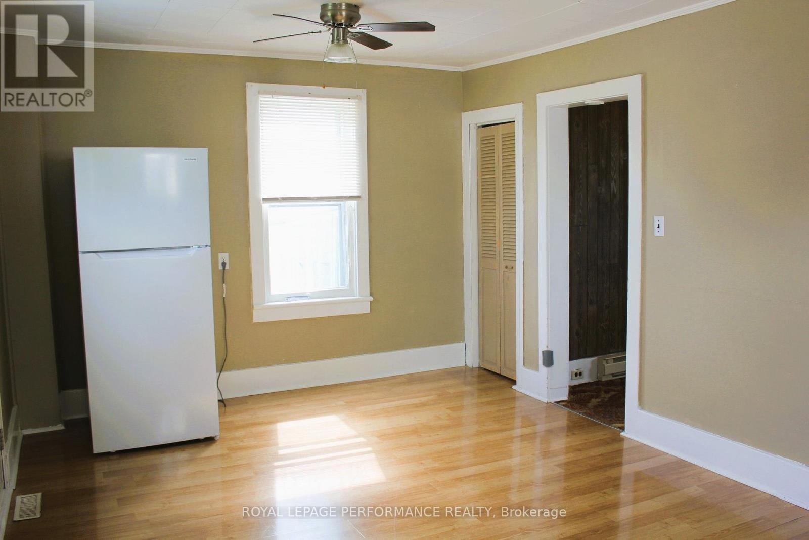 Kitchen with door to basement - 41 Lefebvre Avenue, Cornwall, ON
