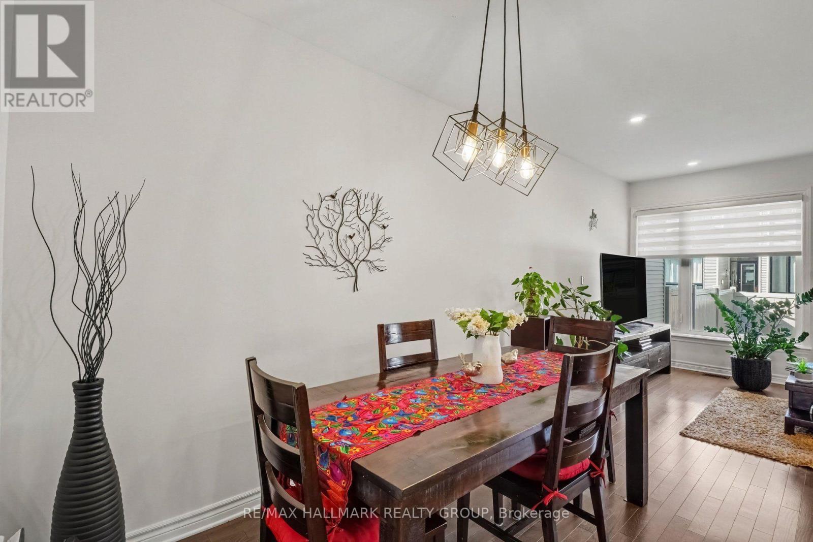 756 Cairn Crescent, Ottawa, ON