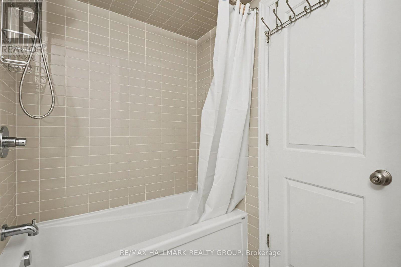 756 Cairn Crescent, Ottawa, ON