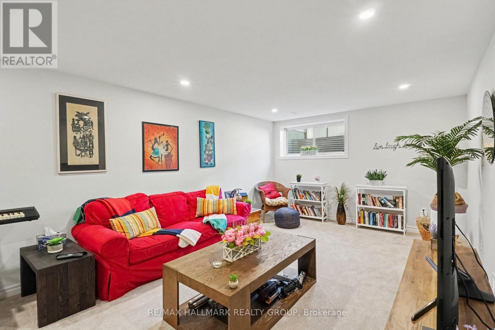 756 Cairn Crescent, Ottawa, ON