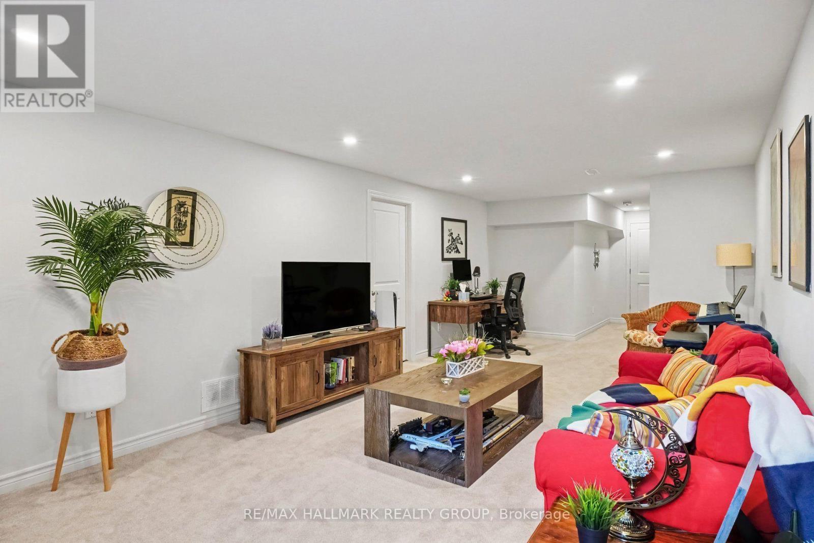 756 Cairn Crescent, Ottawa, ON