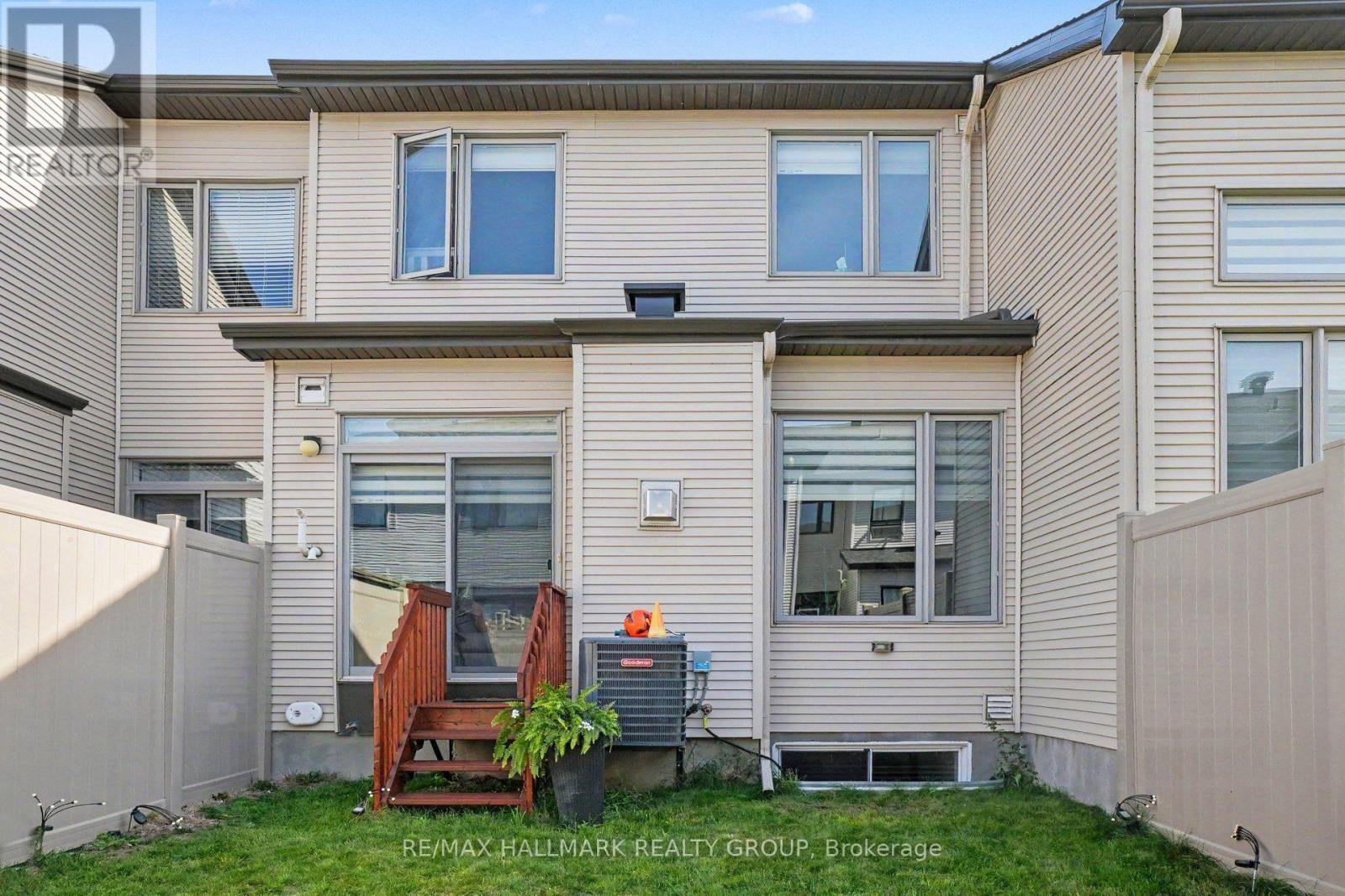 756 Cairn Crescent, Ottawa, ON