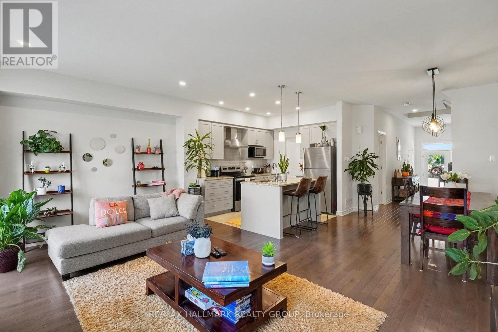 756 Cairn Crescent, Ottawa, ON