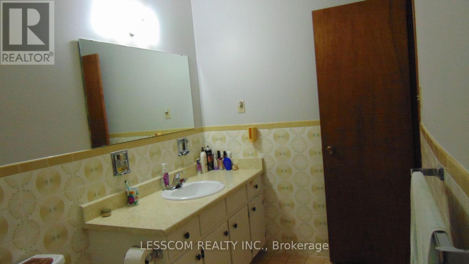 UPPER FLOOR BATHROOM - 335 Royal Salisbury Way, Brampton, ON