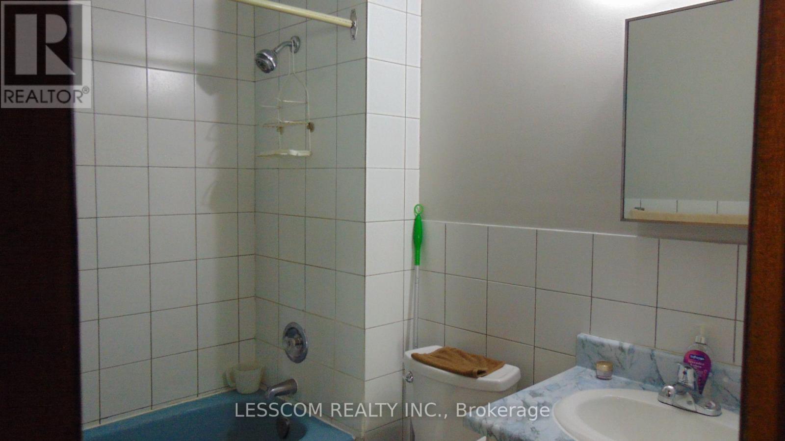 2ND BATHROOM - 335 Royal Salisbury Way, Brampton, ON