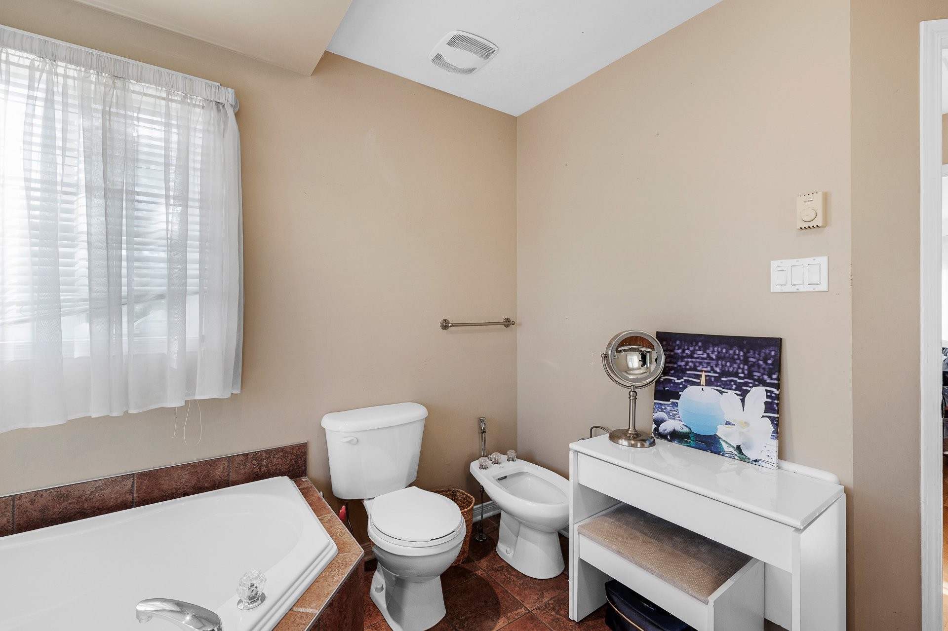Salle de bains attenante à la CCP - 8235 Av. Oceanie, Brossard, QC