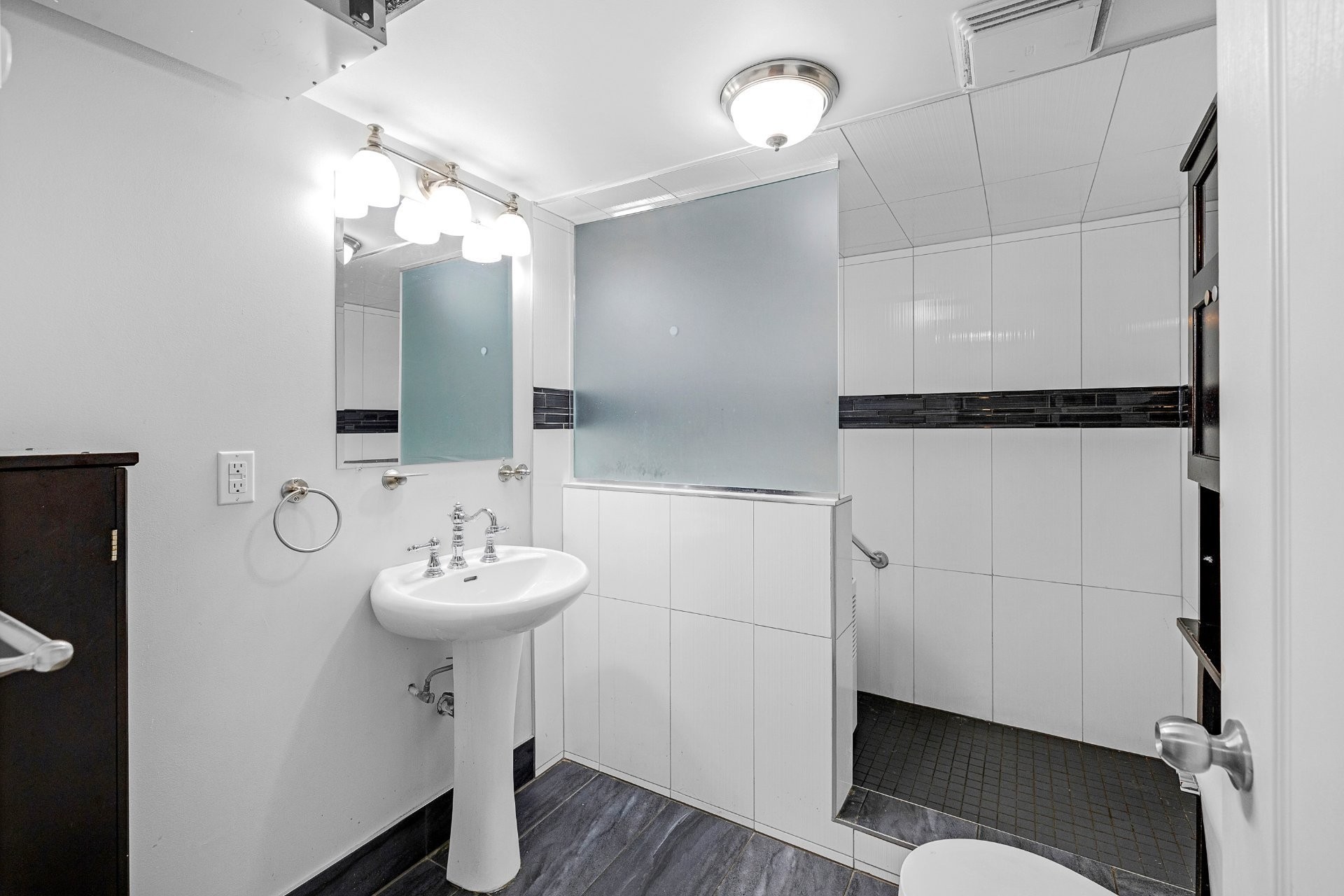 Salle de bains - 8235 Av. Oceanie, Brossard, QC