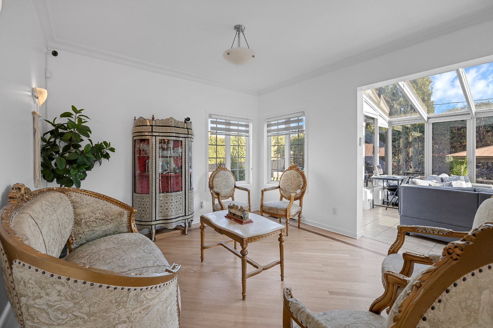 Salle familiale - 8235 Av. Oceanie, Brossard, QC