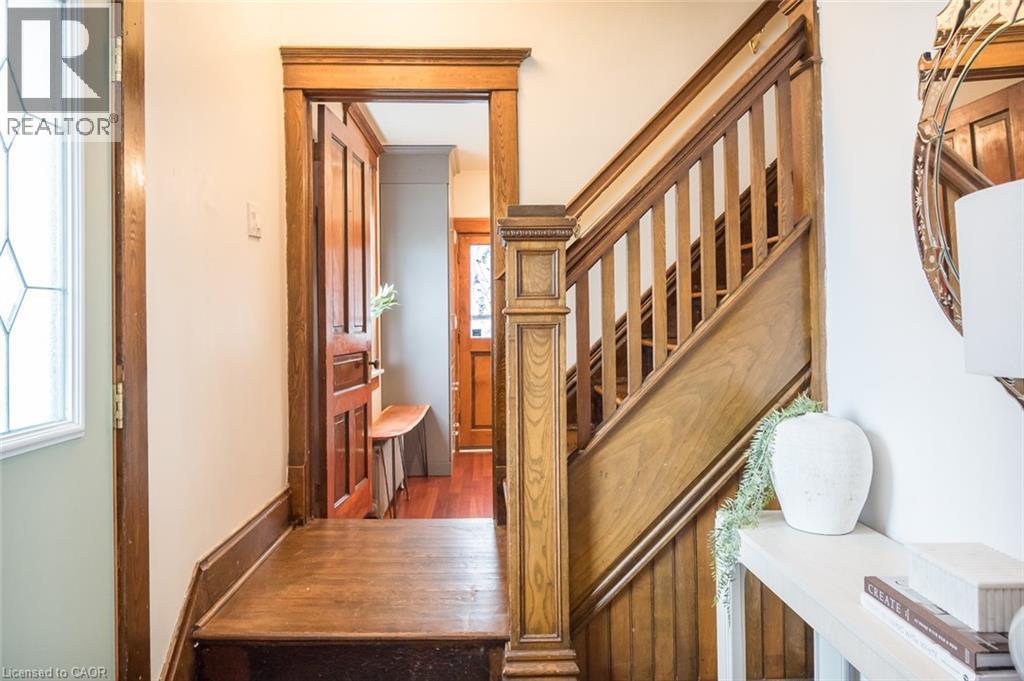 207 Waterloo Street N, Cambridge, ON