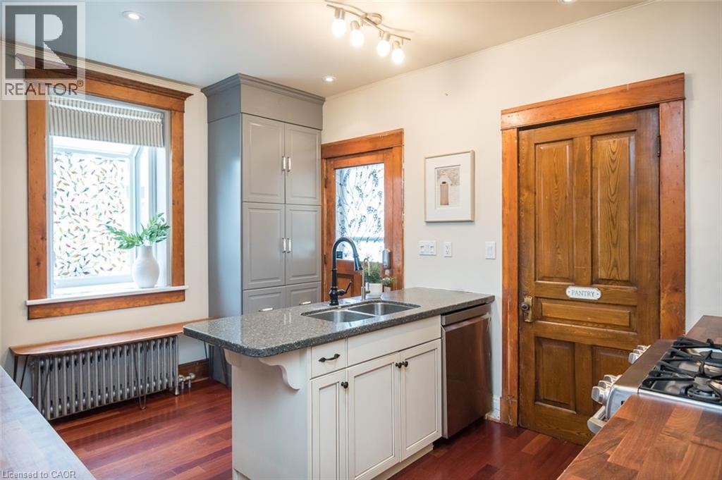 207 Waterloo Street N, Cambridge, ON