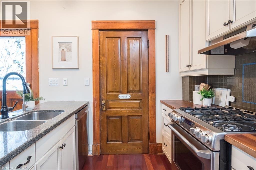 207 Waterloo Street N, Cambridge, ON