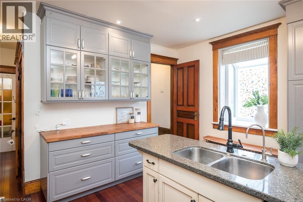 207 Waterloo Street N, Cambridge, ON