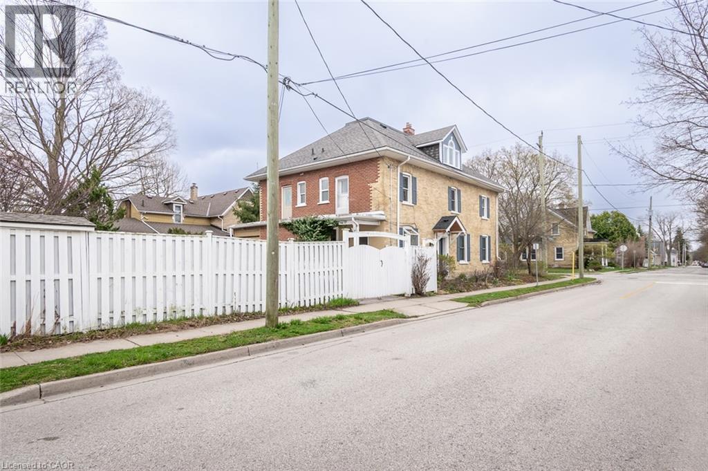 207 Waterloo Street N, Cambridge, ON