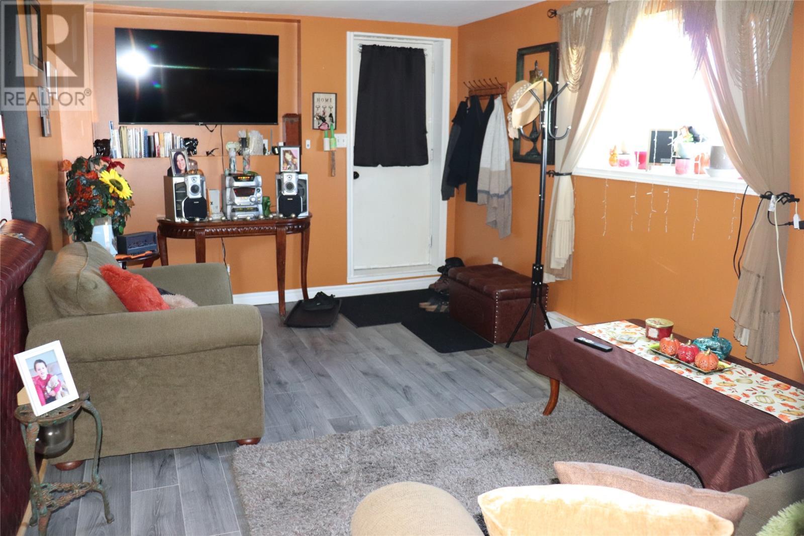 6 Hillview Avenue, Stephenville Crossing, NL