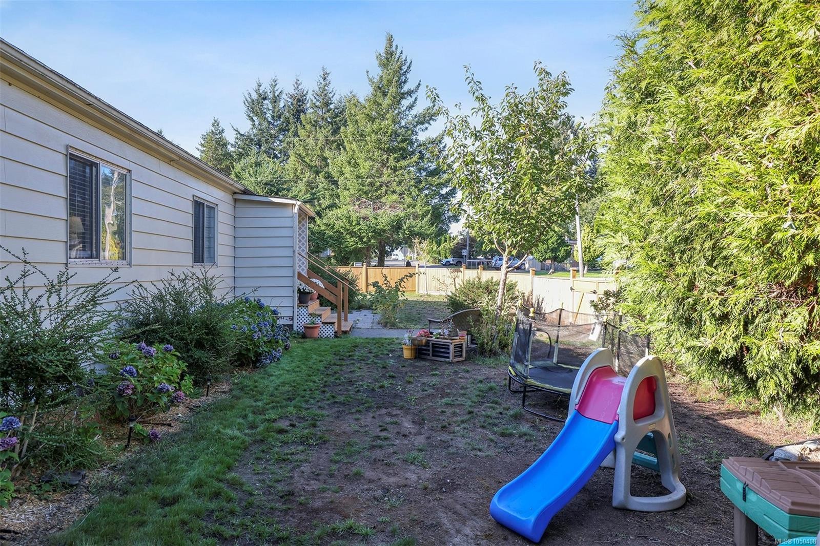 2205 4Th St East, Courtenay, BC