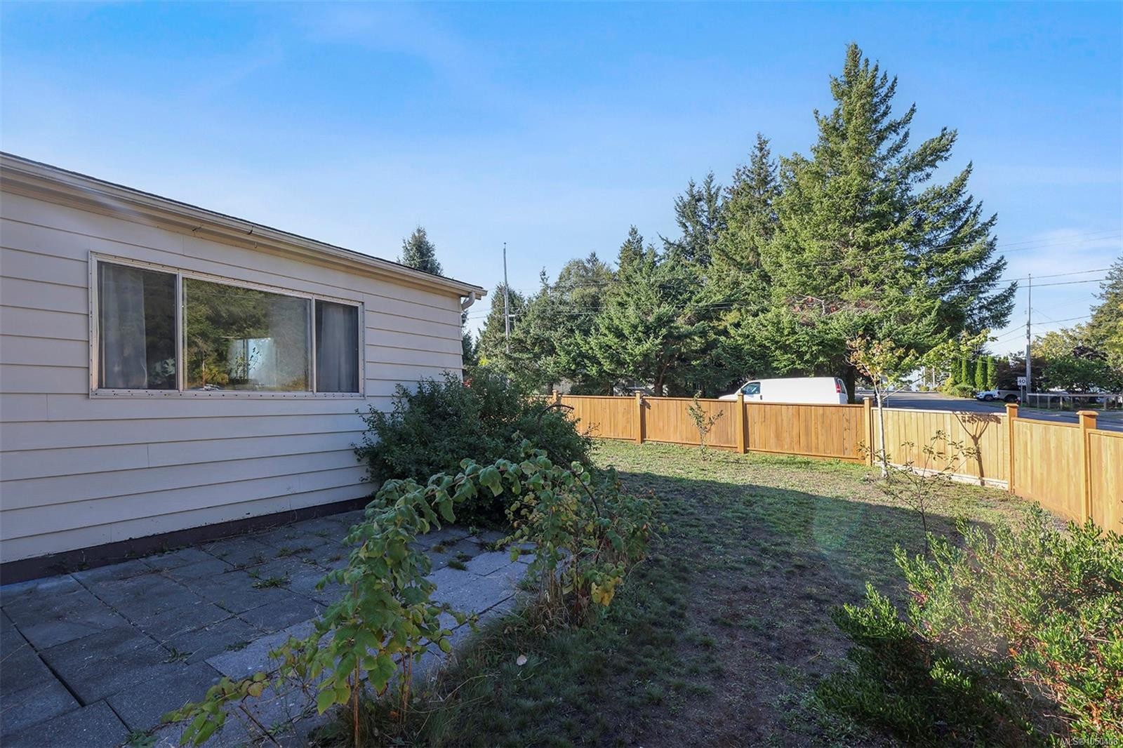 2205 4Th St East, Courtenay, BC