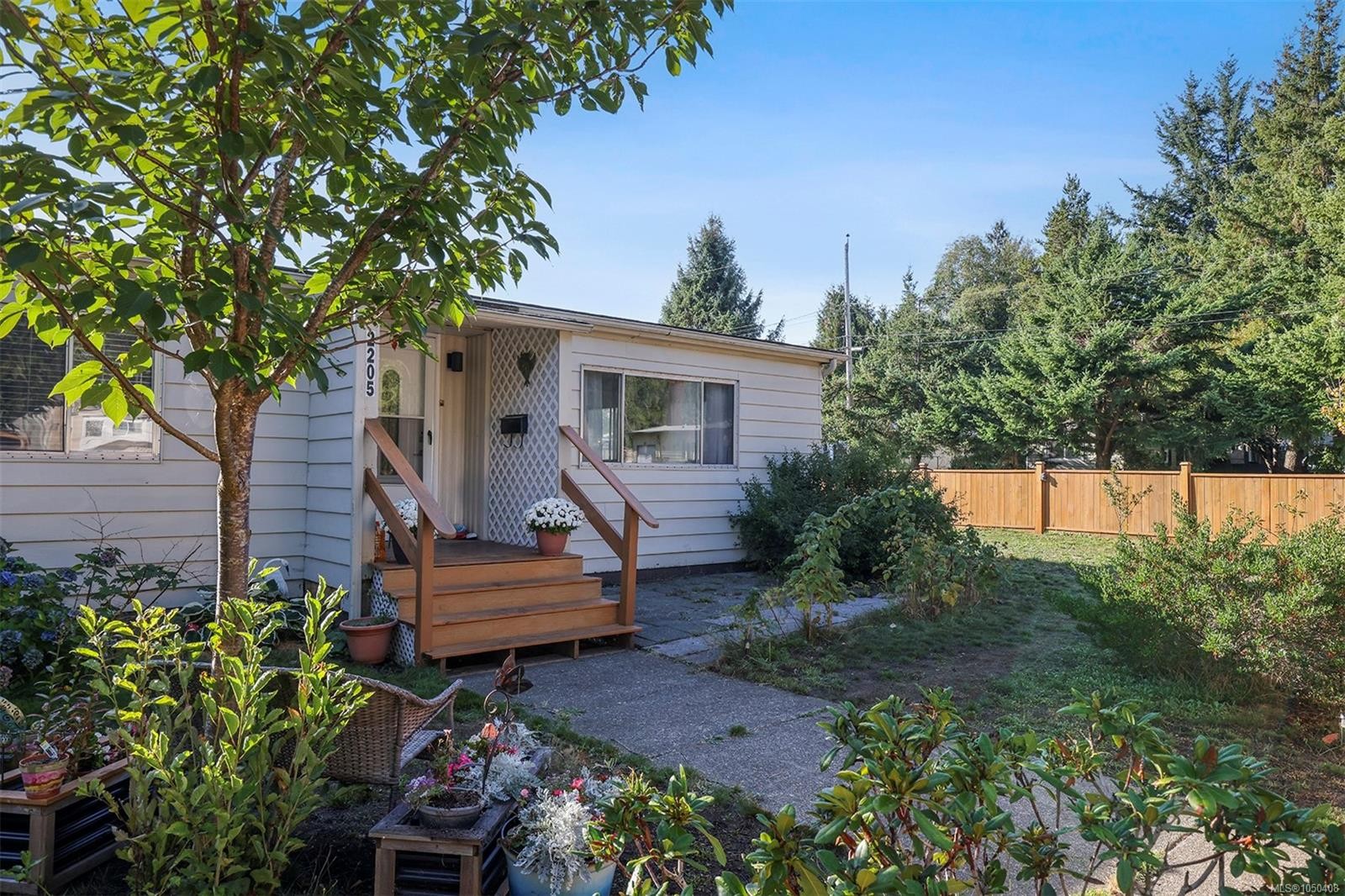 2205 4Th St East, Courtenay, BC