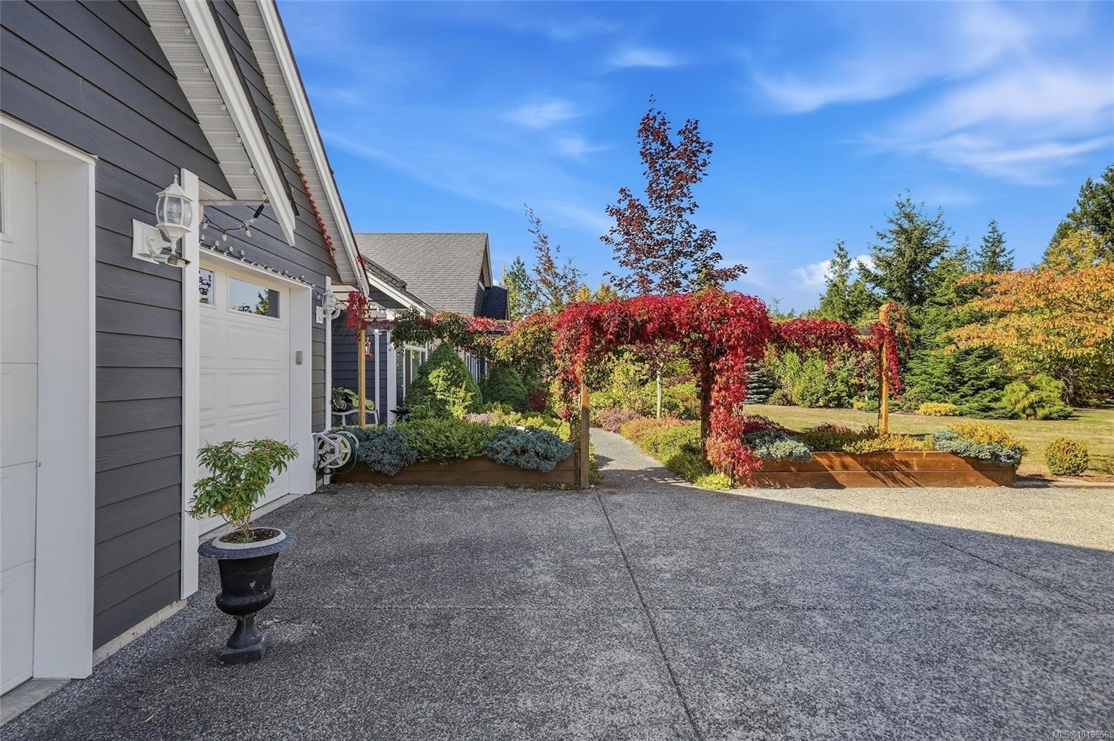 2040 Sun King Rd, Coombs, BC