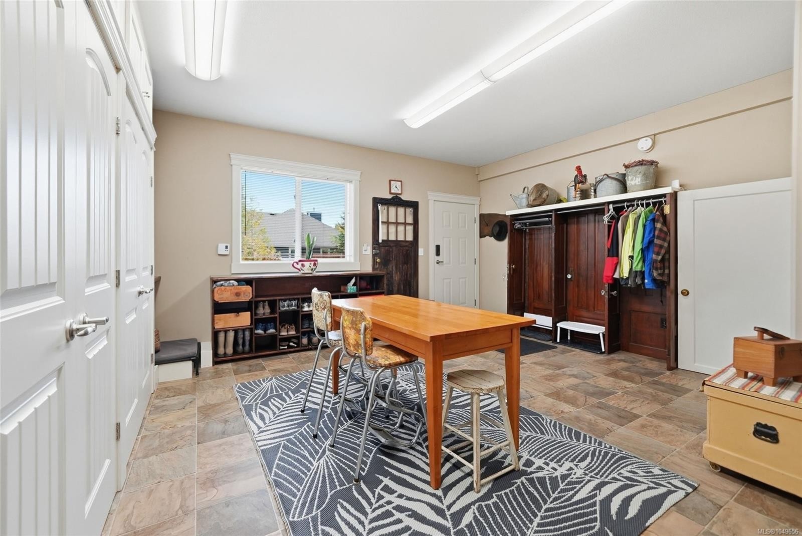 2040 Sun King Rd, Coombs, BC