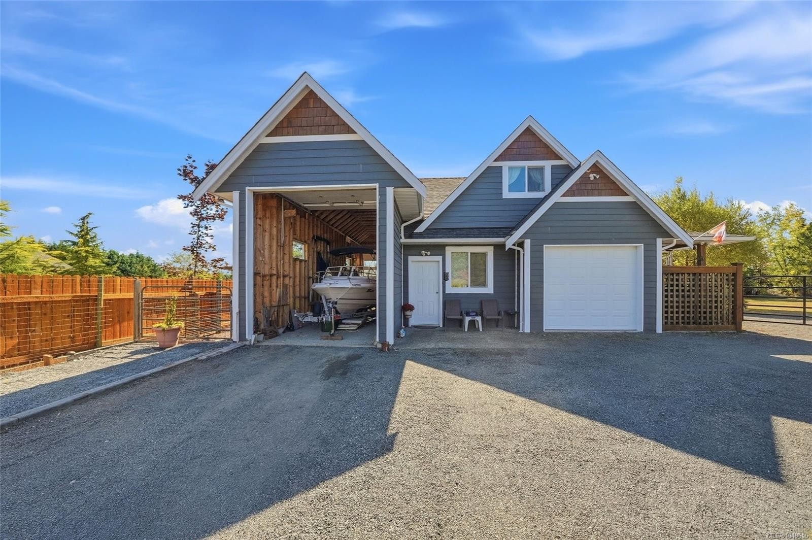 2040 Sun King Rd, Coombs, BC