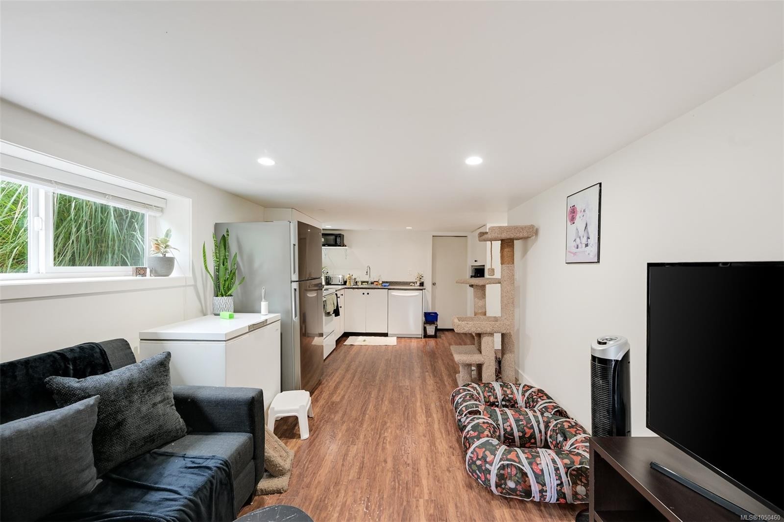 1000 Tattersall Dr, Saanich, BC