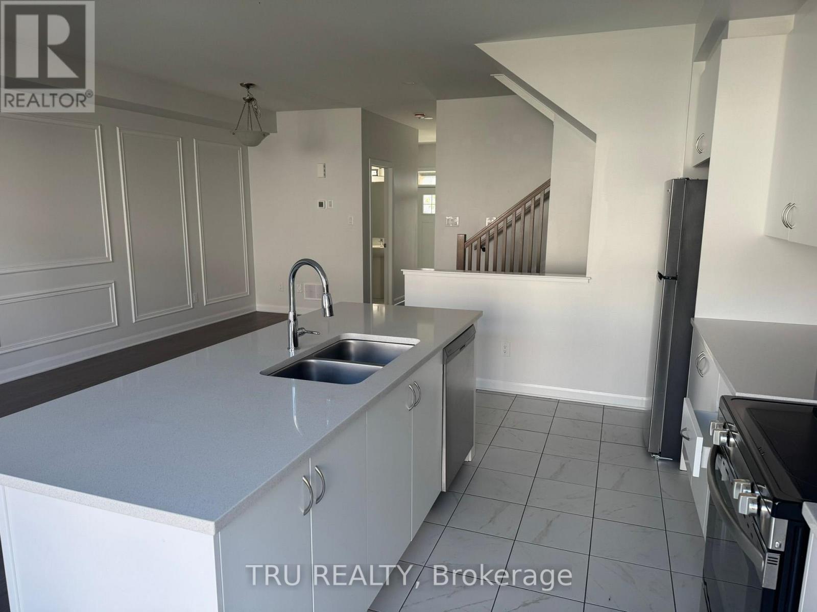 Kitchen with tiles - 76 Osler Street, Ottawa, ON