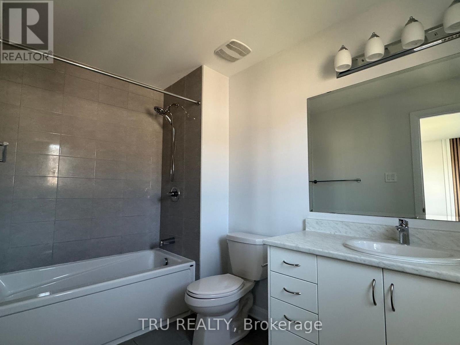 En-suite 3 piece - 76 Osler Street, Ottawa, ON