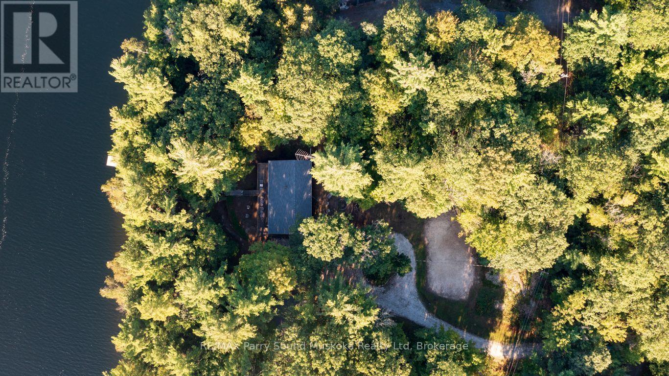Year round road access - 33 Houston Lane, Seguin, ON
