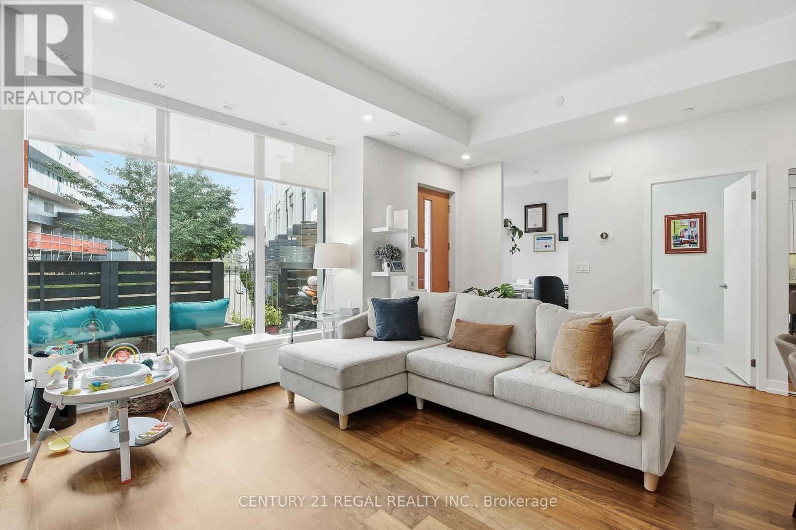 Th07 - 113 Mcmahon Drive, Toronto, ON