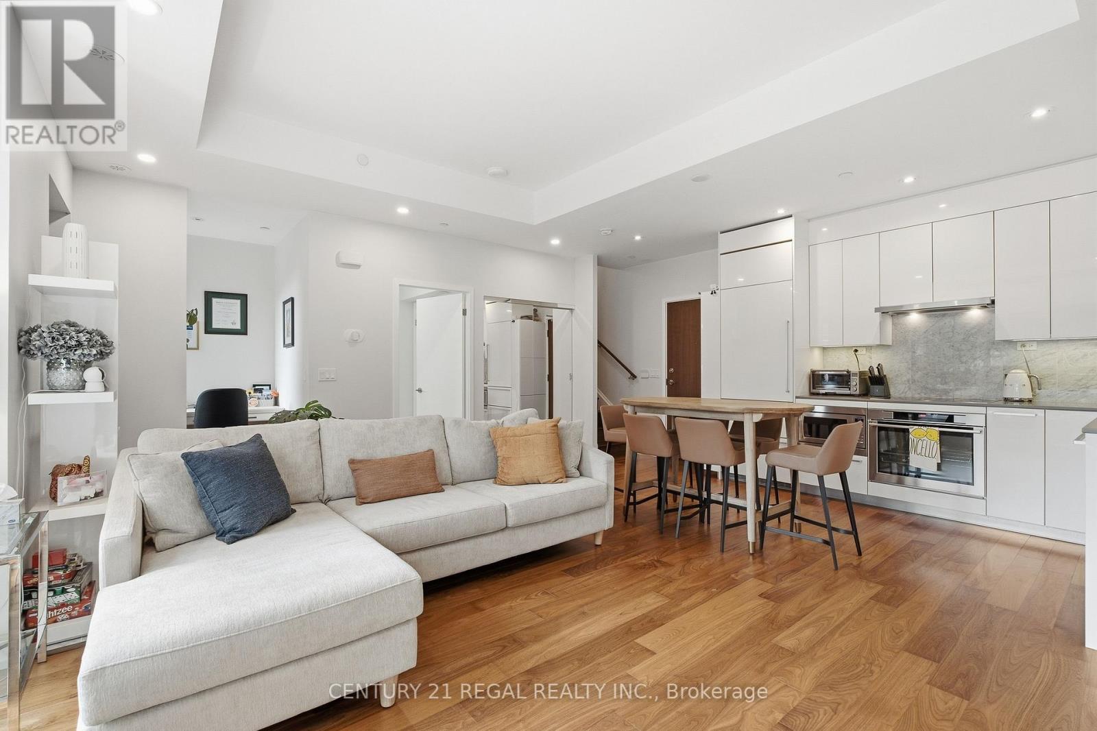 Th07 - 113 Mcmahon Drive, Toronto, ON
