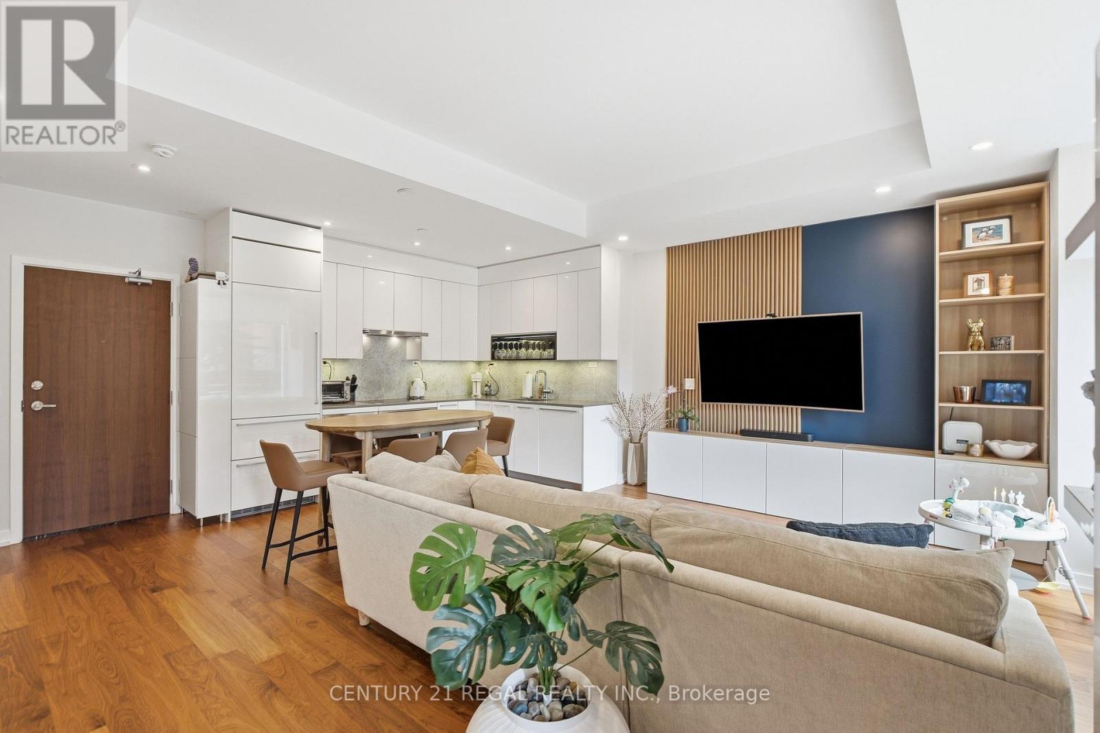 Th07 - 113 Mcmahon Drive, Toronto, ON