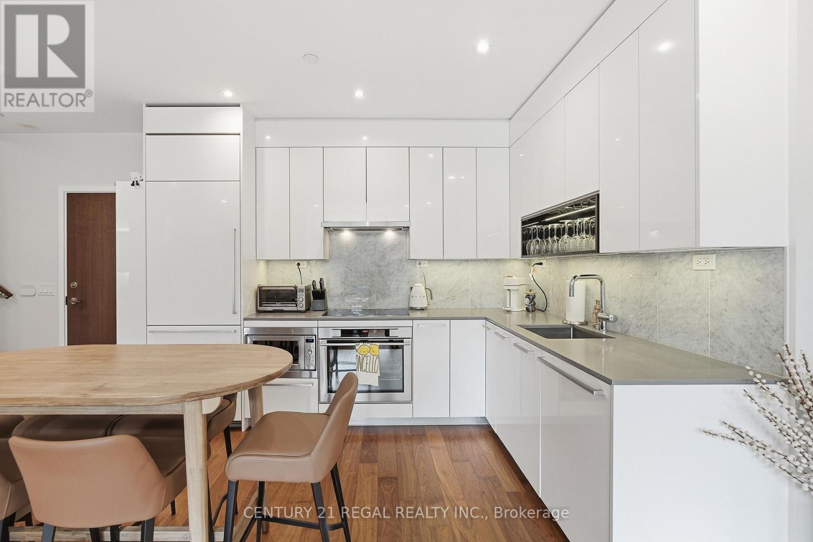 Th07 - 113 Mcmahon Drive, Toronto, ON