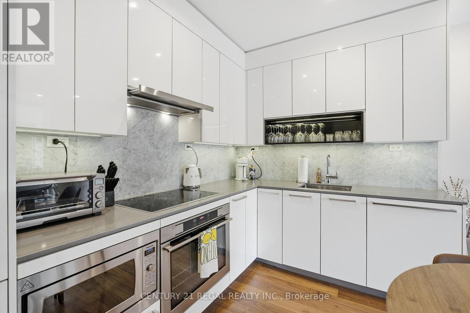 Th07 - 113 Mcmahon Drive, Toronto, ON