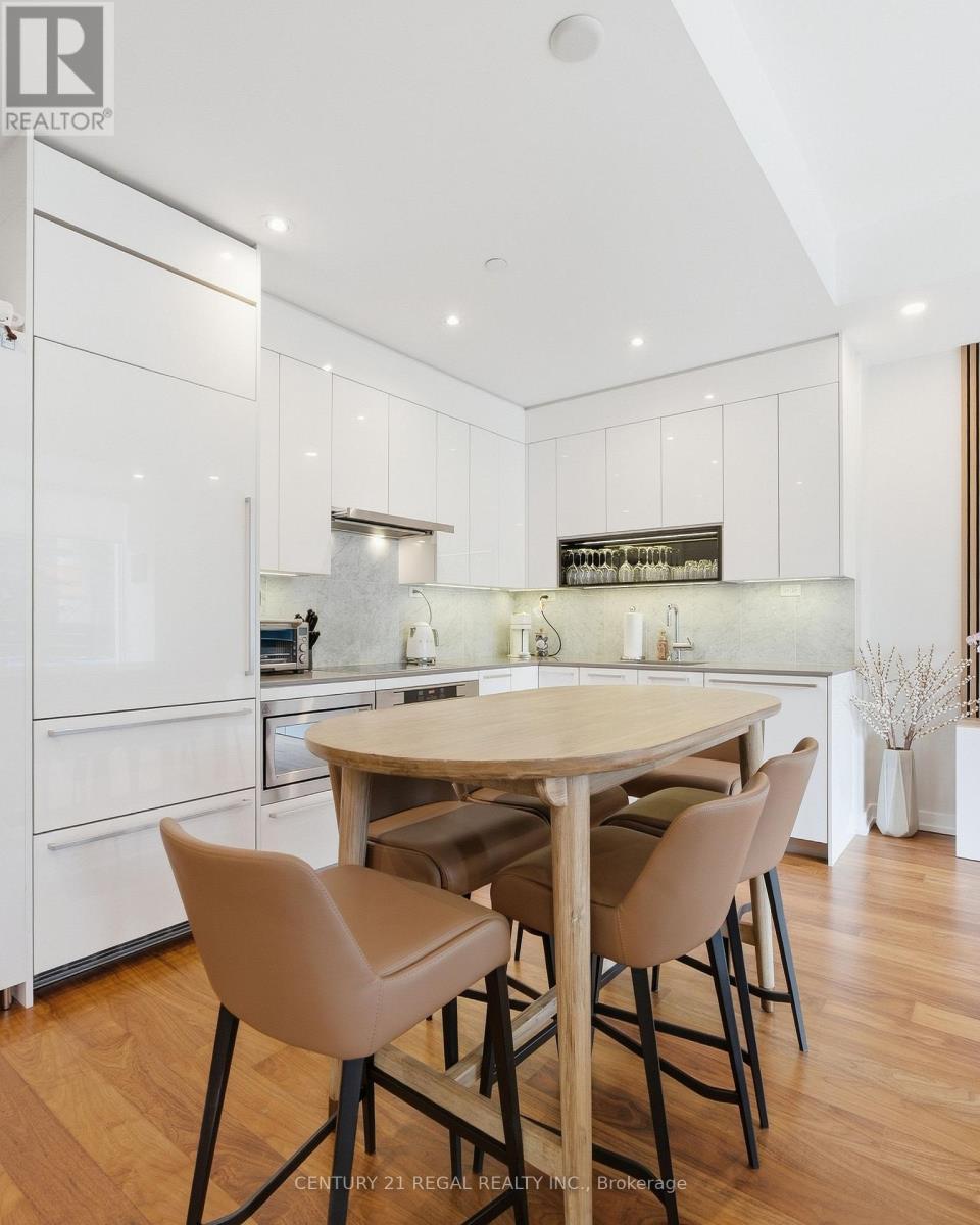 Th07 - 113 Mcmahon Drive, Toronto, ON