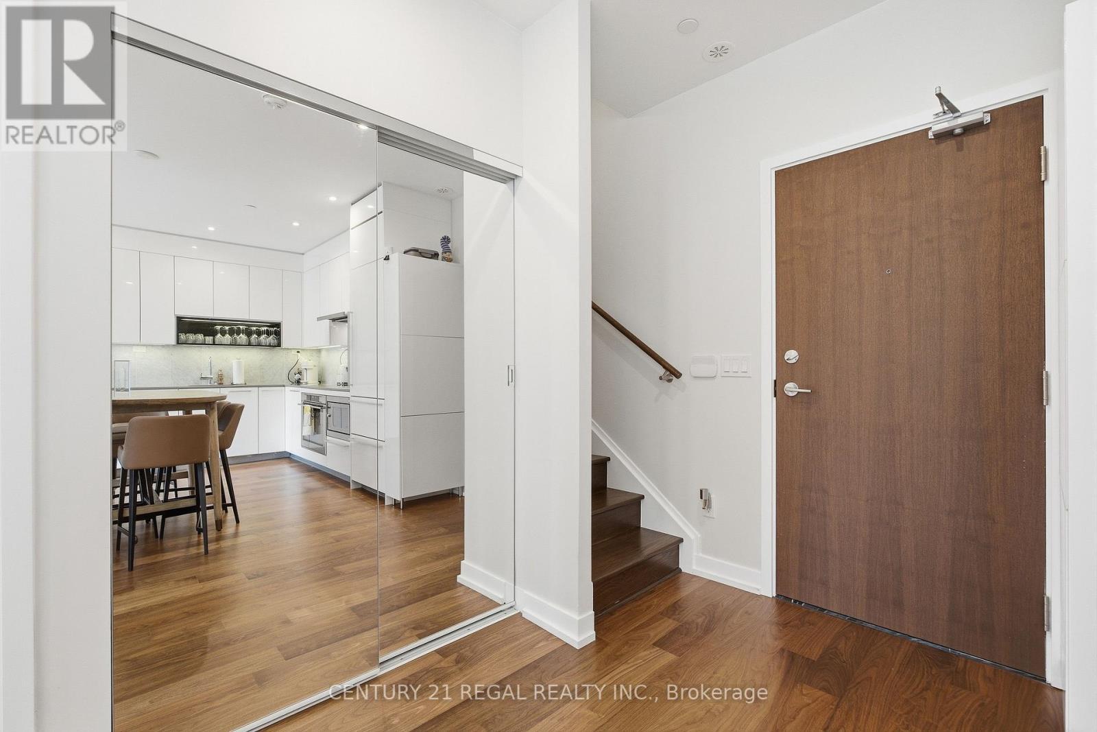 Th07 - 113 Mcmahon Drive, Toronto, ON