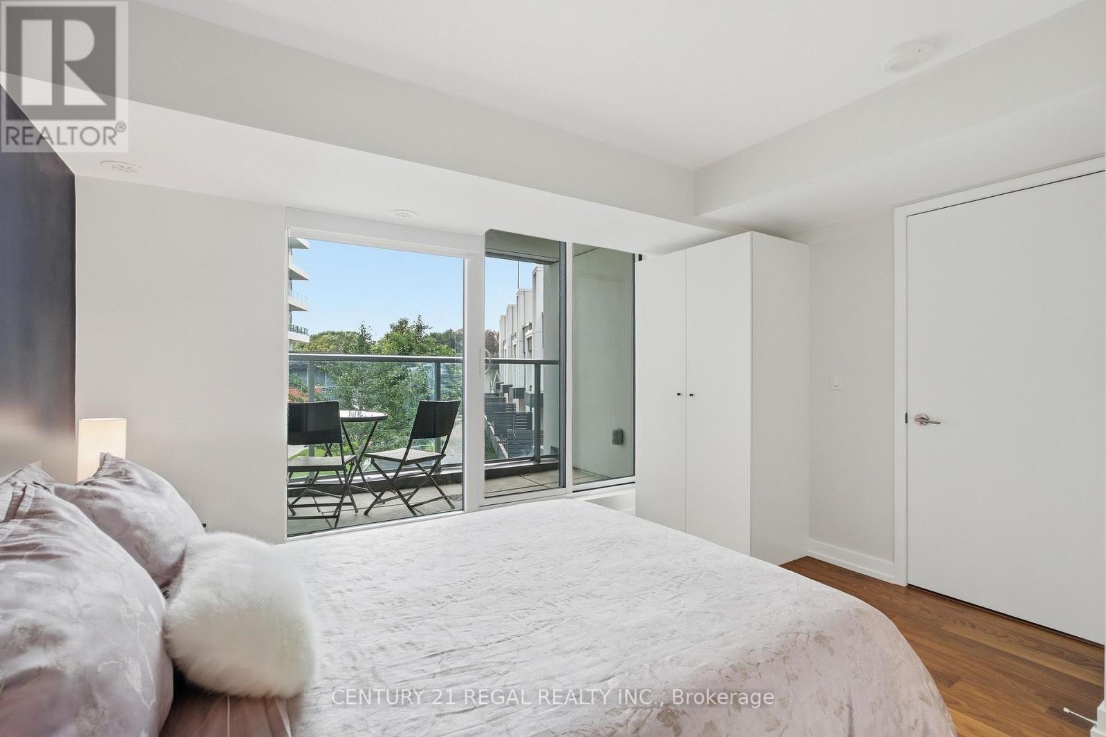 Th07 - 113 Mcmahon Drive, Toronto, ON