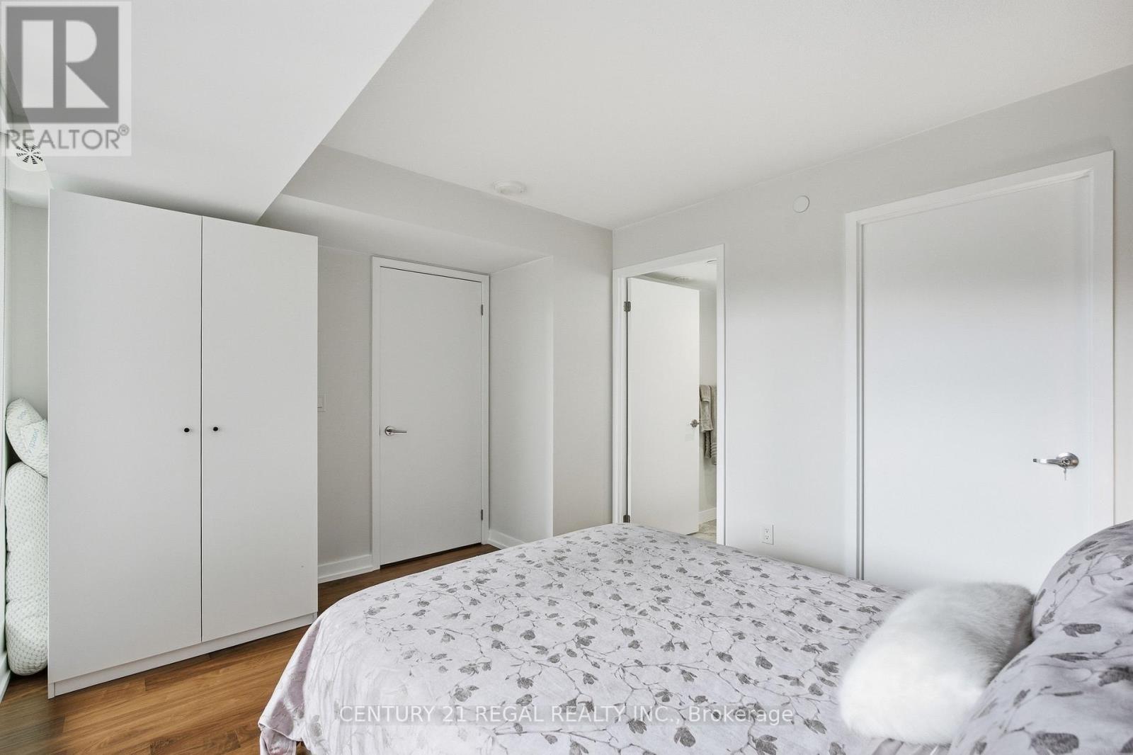Th07 - 113 Mcmahon Drive, Toronto, ON