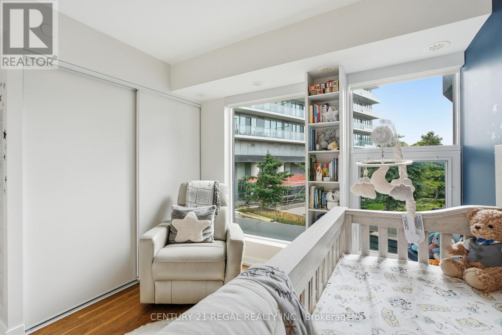 Th07 - 113 Mcmahon Drive, Toronto, ON