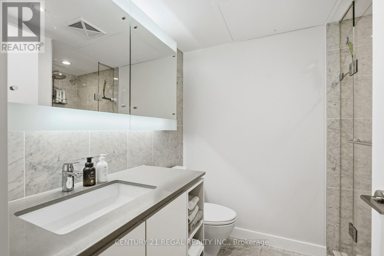 Th07 - 113 Mcmahon Drive, Toronto, ON