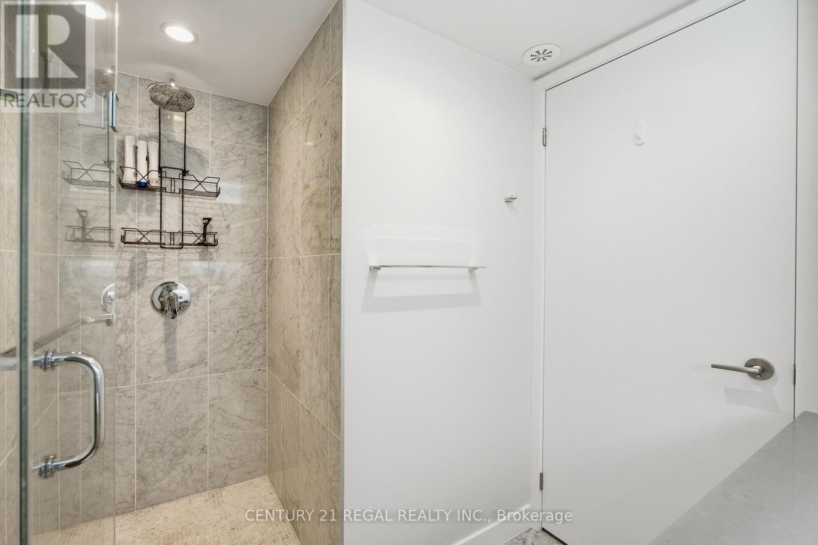 Th07 - 113 Mcmahon Drive, Toronto, ON