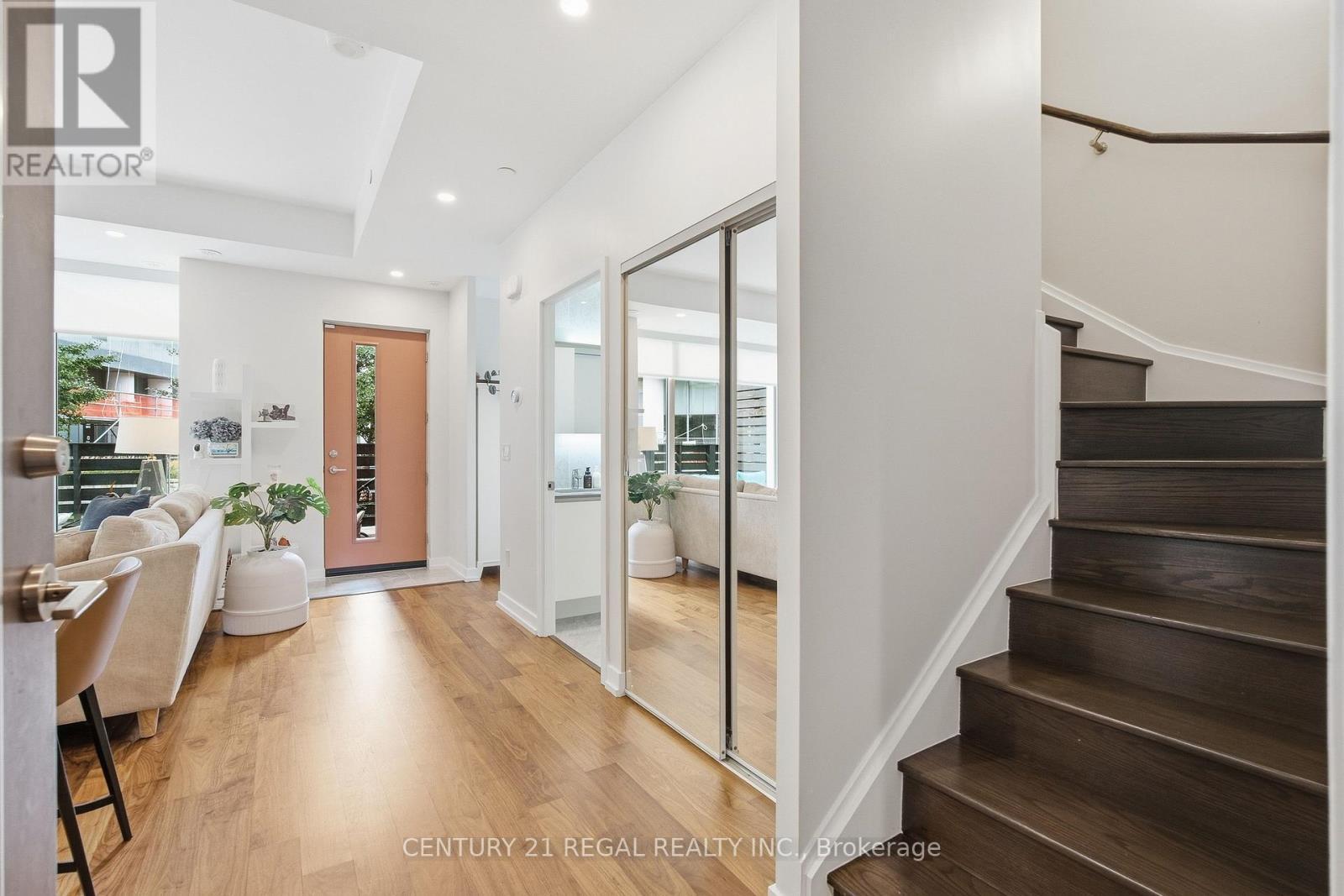Th07 - 113 Mcmahon Drive, Toronto, ON